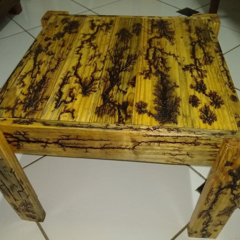 Mesa de centro em madeira