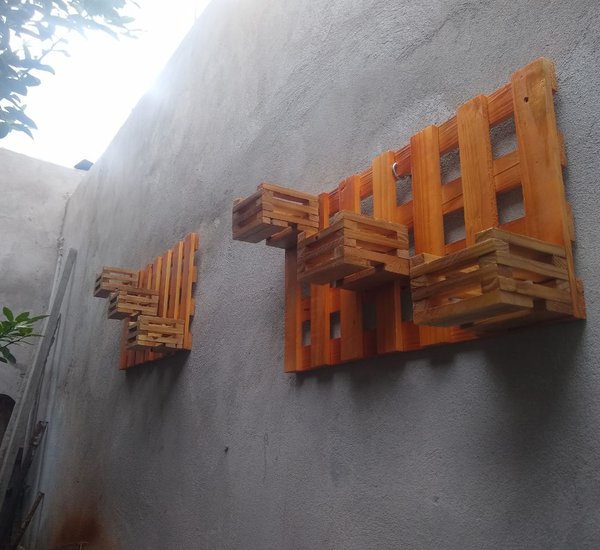 Painel com cachopô para jardim vertical